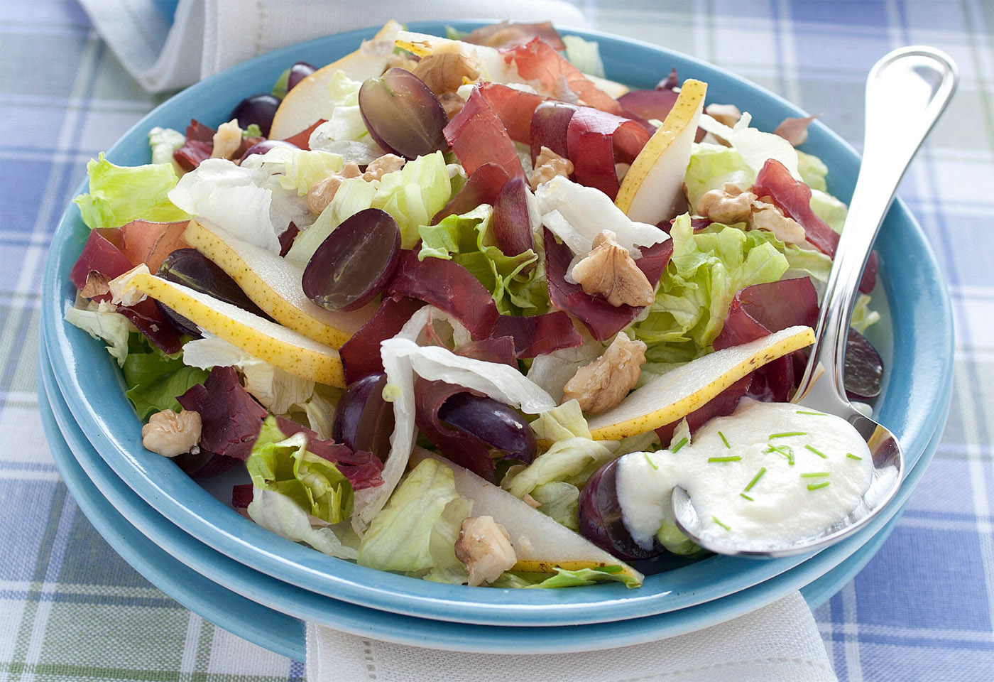 Insalatona con pere e uva